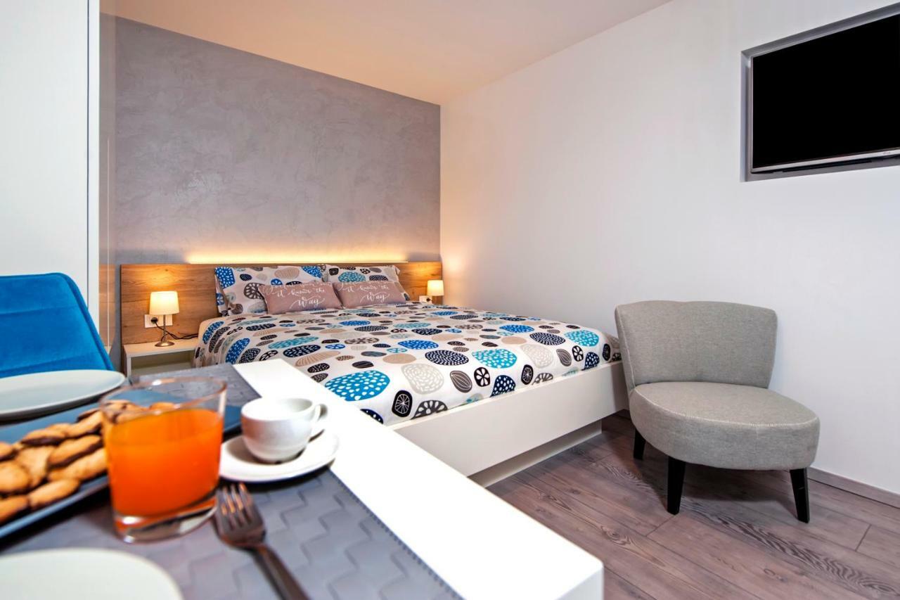Studio Apartment Kris Ровин Екстериор снимка